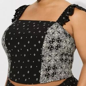 #121 - Torrid Black and White Patterned Crop Top Size 5X NWT